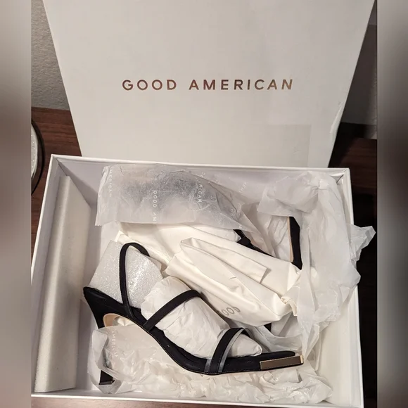 NWT & Box Sz 8.5 good American black suade sandal heels, square toe gold… - Picture 2 of 7